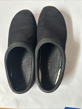 Merrel
Black Mesh Slip-On Comfort Shoes